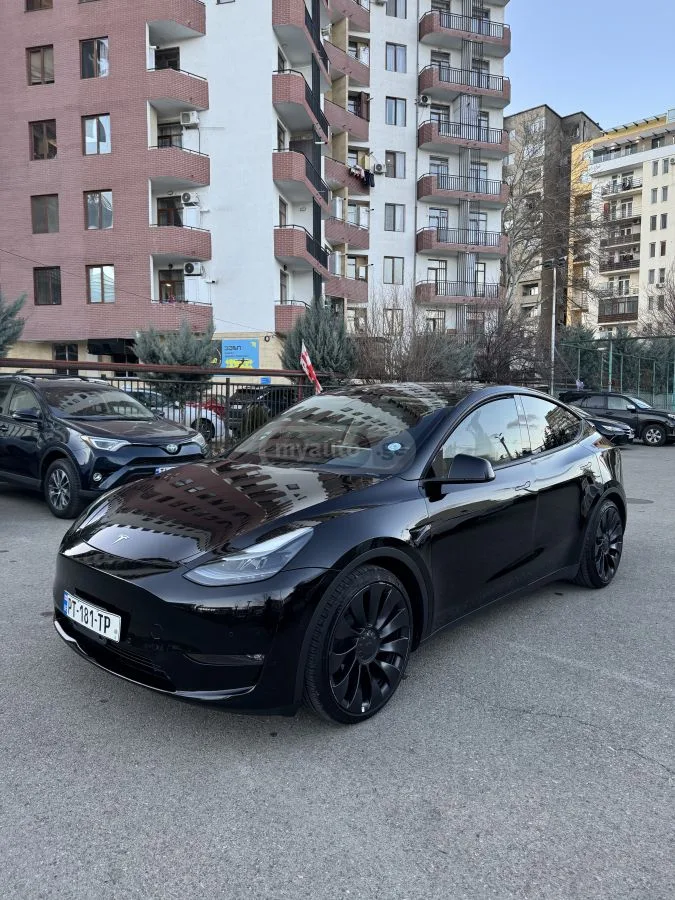 Tesla Model Y Performance 2022 — миниатюра 2
