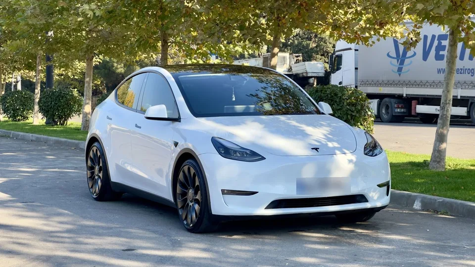 Tesla Model Y 2022 — миниатюра 2