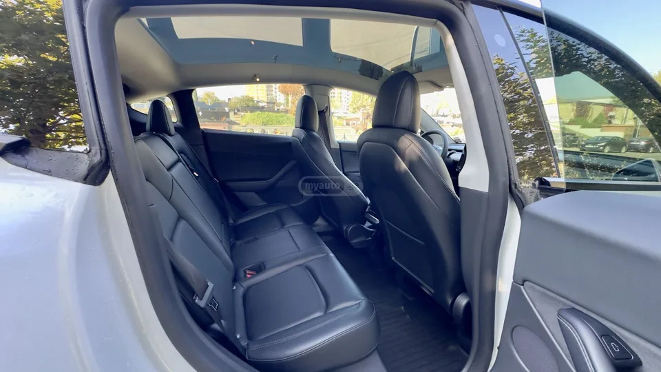 Tesla Model Y 2022 — миниатюра 5