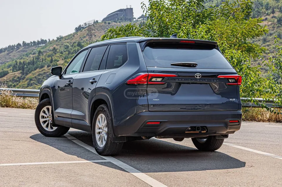 Toyota Grand Highlander 2023 — миниатюра 3