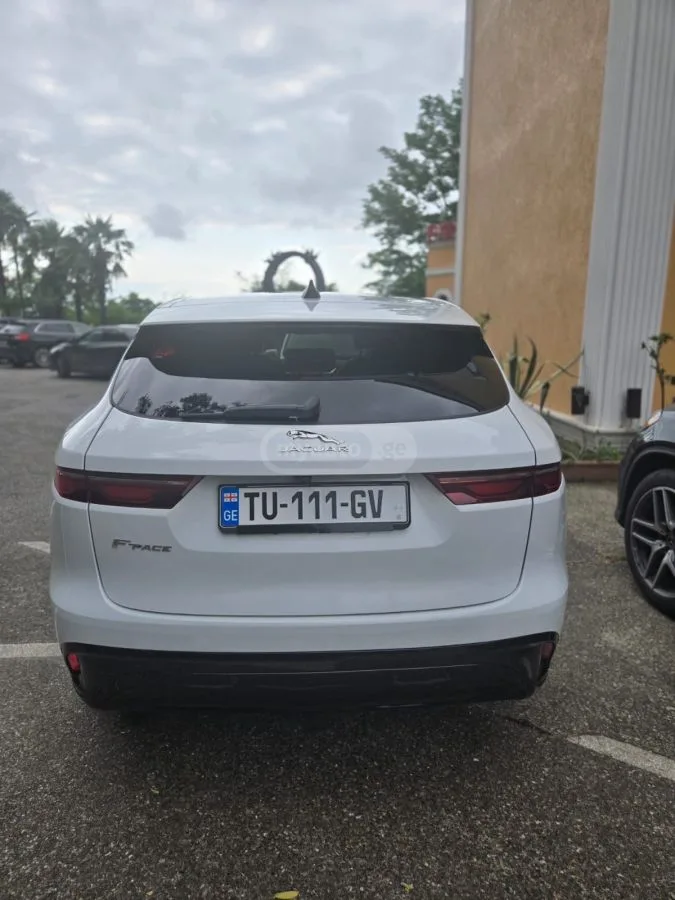 Jaguar F-Pace 2023 — миниатюра 4