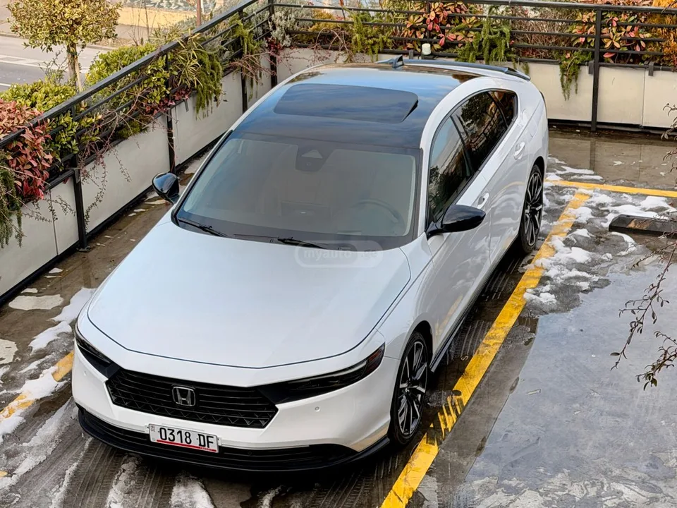 Honda Accord Touring 4dr Sedan CVT 2023 — миниатюра 2