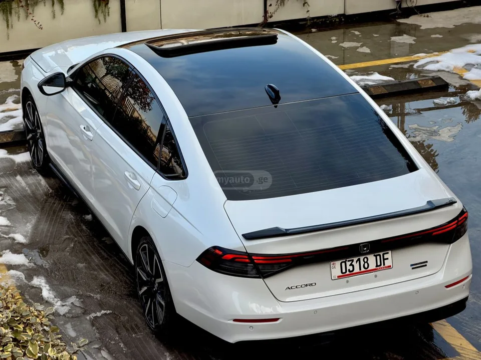 Honda Accord Touring 4dr Sedan CVT 2023 — миниатюра 4