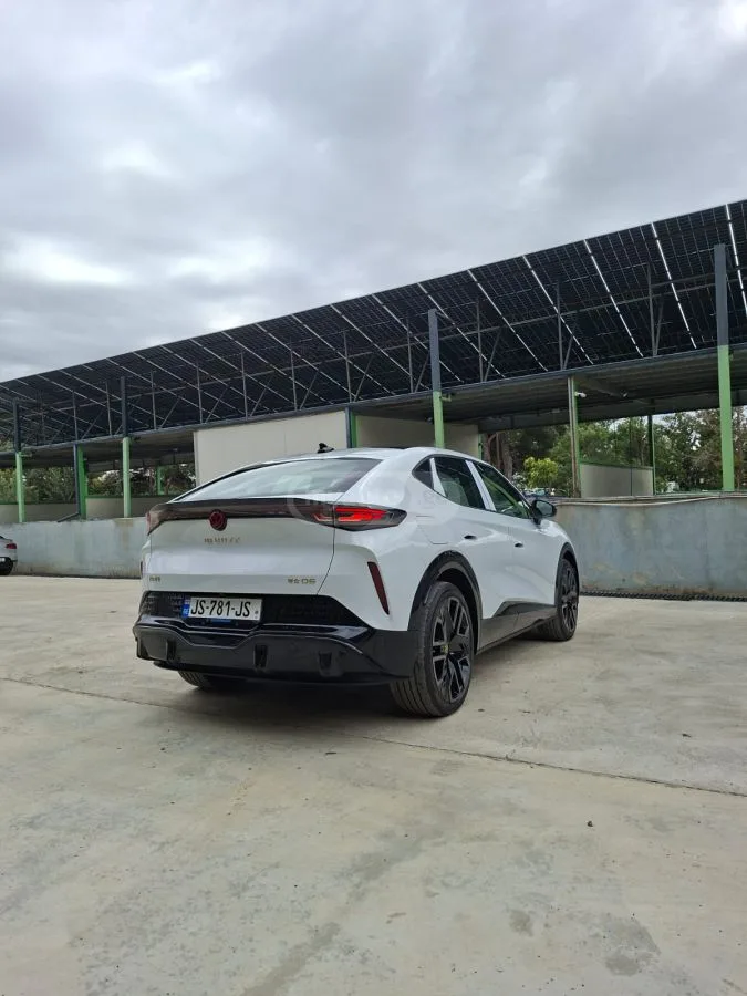 Volkswagen ID. Unyx 2025 — фото 1, купить с доставкой в Москву