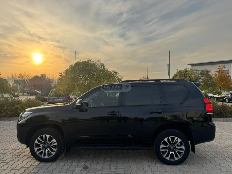 Toyota Land Cruiser Prado 2023 — миниатюра 3