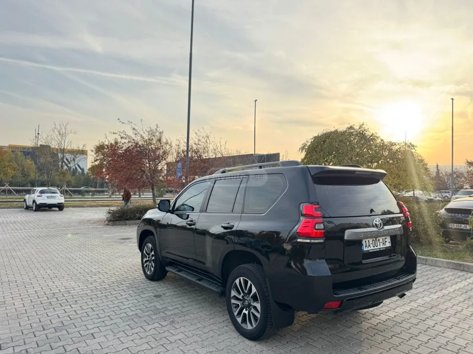 Toyota Land Cruiser Prado 2023 — миниатюра 4