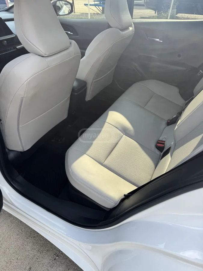 Toyota Prius XLE 5dr Front-Wheel Drive Hatc 2023 — миниатюра 4