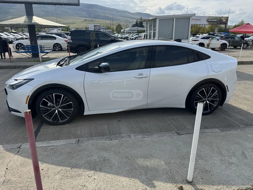 Toyota Prius XLE 5dr Front-Wheel Drive Hatc 2023 — миниатюра 5