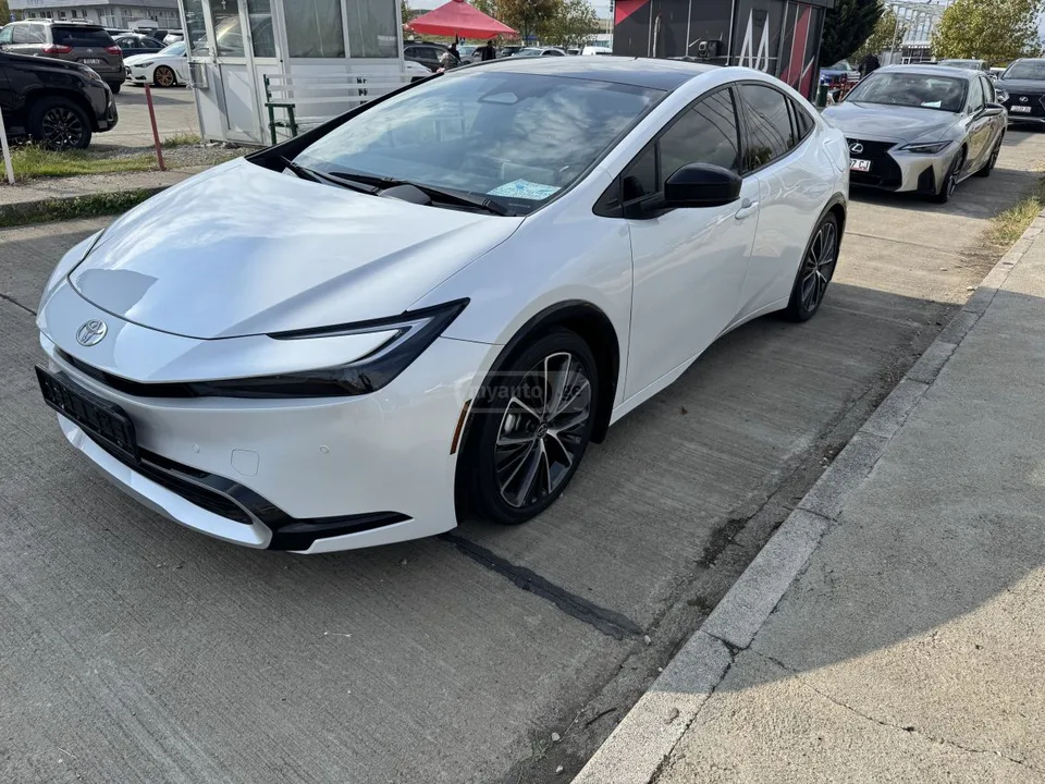 Toyota Prius XLE 5dr Front-Wheel Drive Hatc 2023 — фото 1, купить с доставкой в Москву