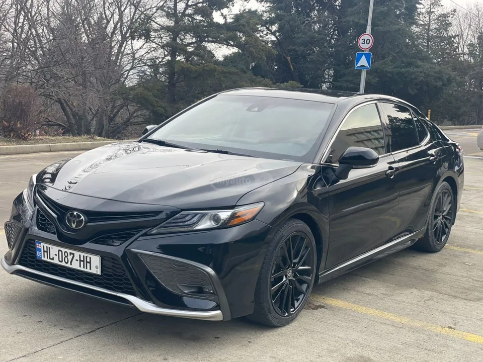 Toyota Camry 2022 — фото 1, купить с доставкой в Москву