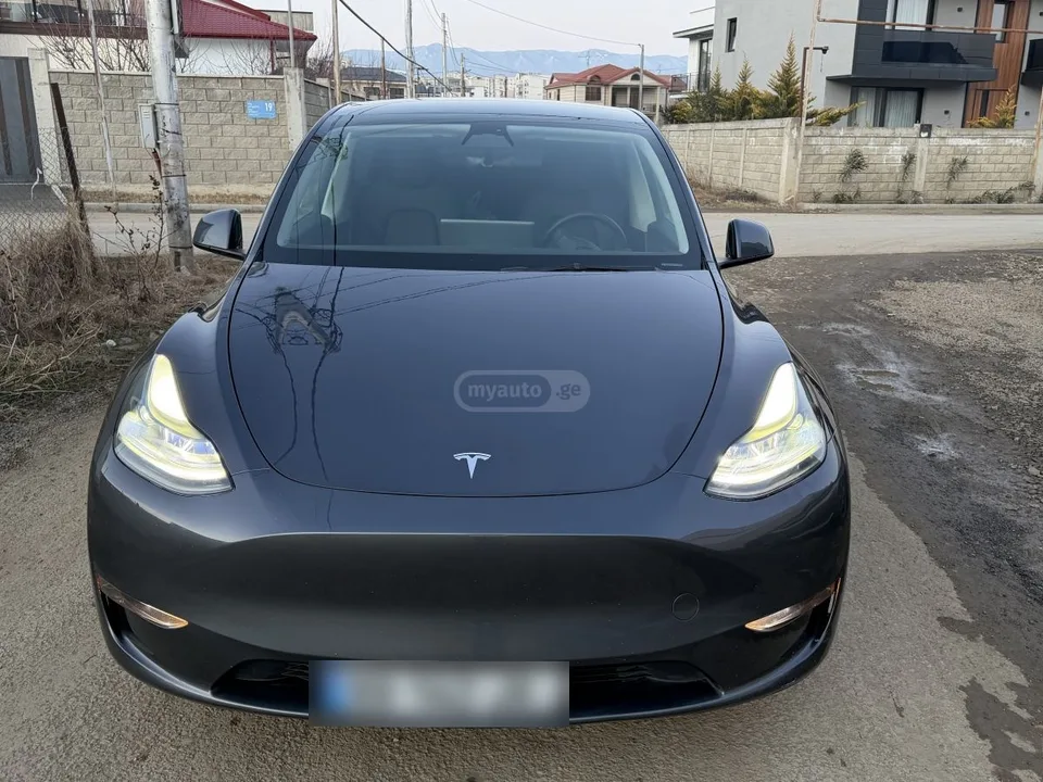Tesla Model Y 2023 — миниатюра 4