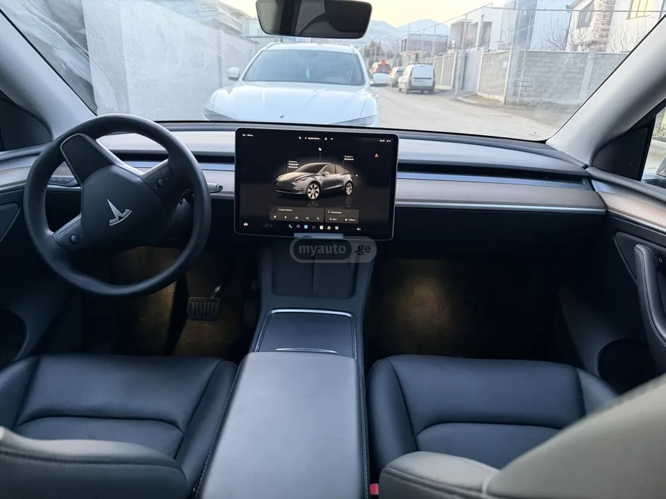 Tesla Model Y 2023 — миниатюра 5