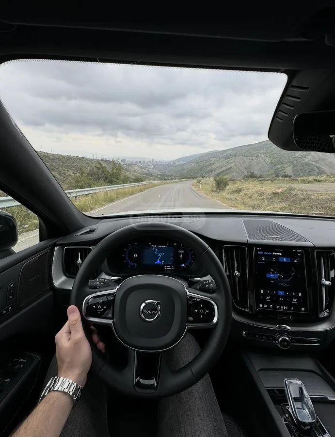 Volvo XC 60 2023 — миниатюра 3