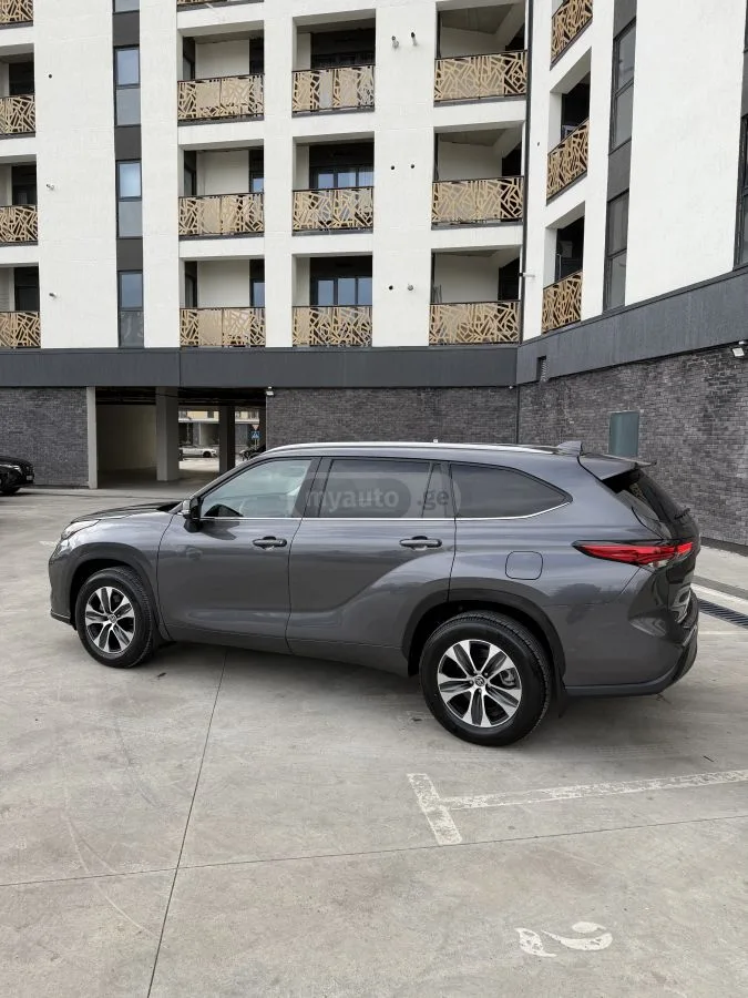 Toyota Highlander 2022 — миниатюра 3