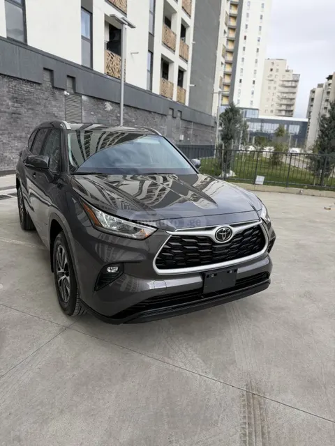 Toyota Highlander 2022 buy in Moscow