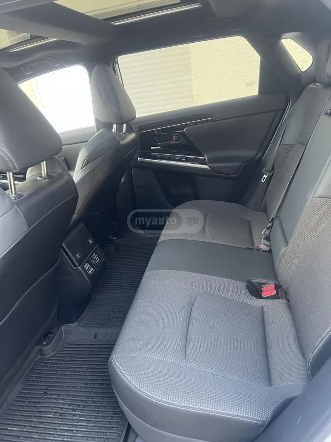 Toyota bZ4X XLE 2024 — миниатюра 4