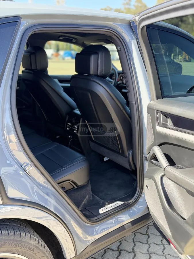 Porsche Cayenne 2024 — миниатюра 3