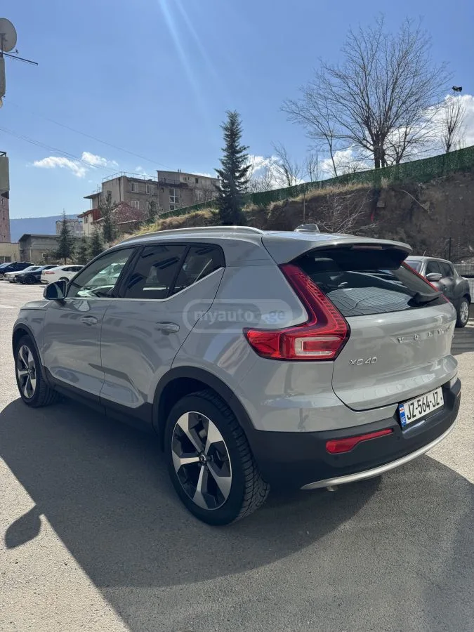 Volvo XC 40 Core Hybrid 2025 — миниатюра 3
