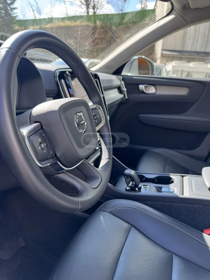 Volvo XC 40 Core Hybrid 2025 — миниатюра 4