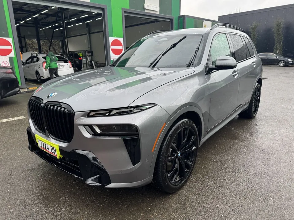 BMW X7 2024 — фото 1, купить с доставкой в Москву