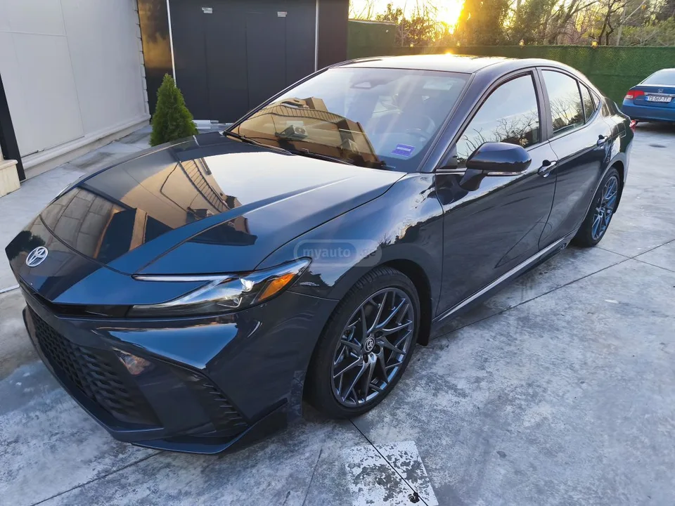 Toyota Camry SE 2025 — миниатюра 2