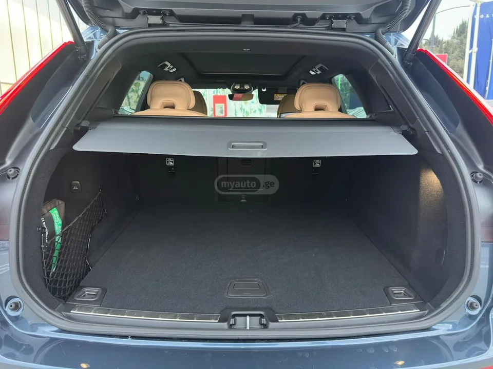 Volvo XC 60 2025 — миниатюра 5