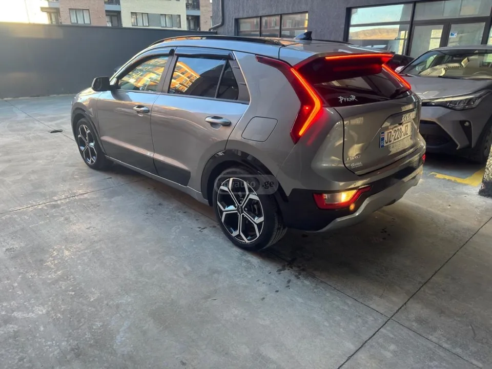Kia Niro 2023 — миниатюра 2