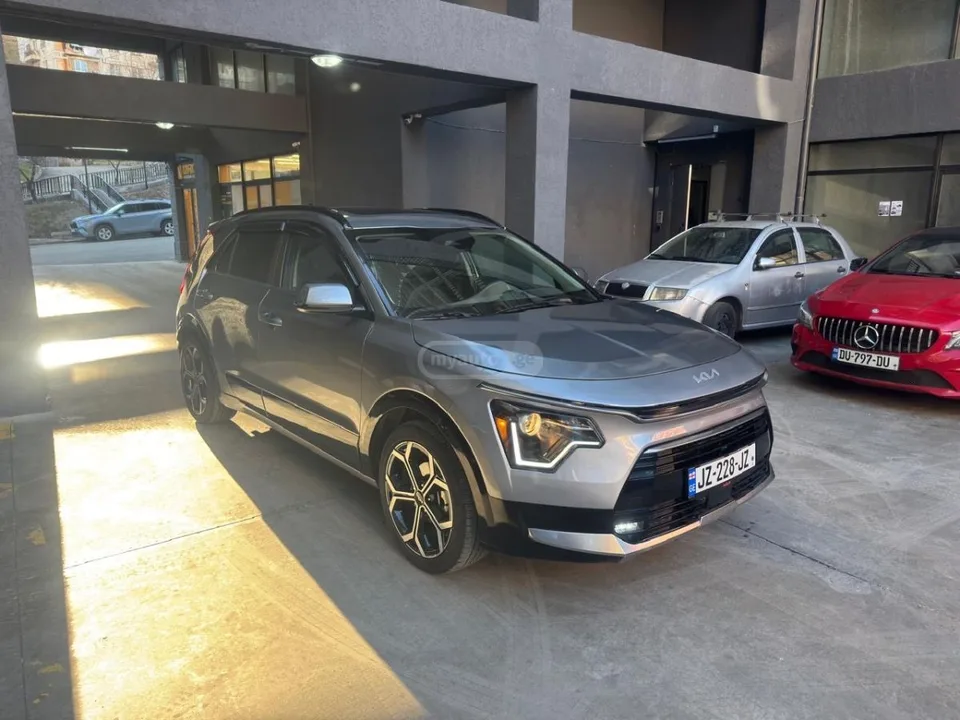 Kia Niro 2023 — фото 1, купить с доставкой в Москву