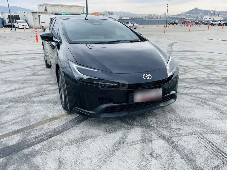 Toyota Prius 2024 — фото 1, купить с доставкой в Москву