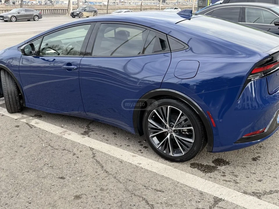 Toyota Prius XLE 5dr Front-Wheel Drive Hatc 2023 — миниатюра 3