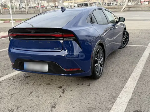 Toyota Prius 2023 купить в Москве