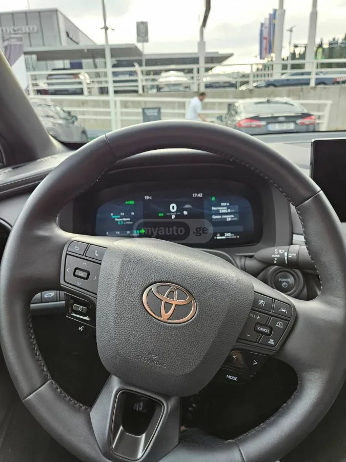 Toyota CHR Centris manqana 2025 — миниатюра 5