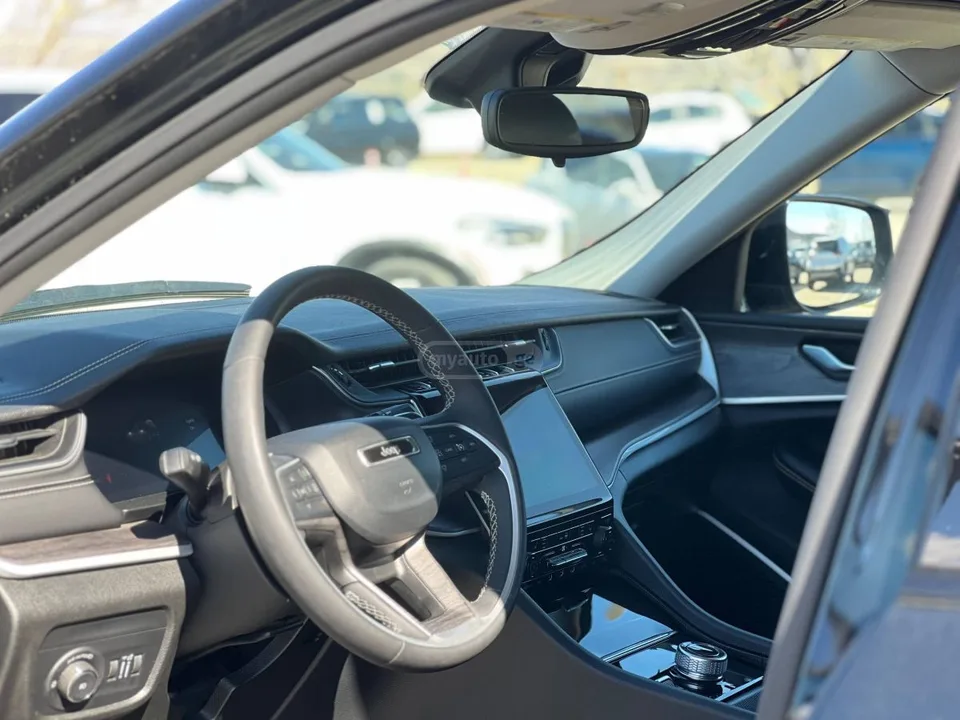 Jeep Grand Cherokee 2024 — миниатюра 5