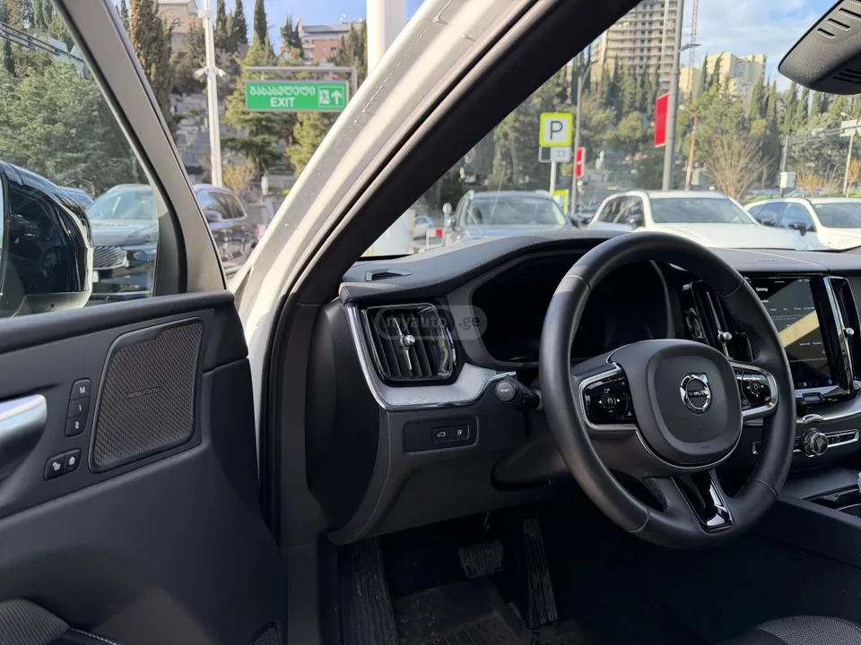 Volvo XC 60 2023 — миниатюра 5