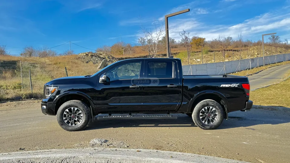 Nissan Titan Pro 4X 2024 — миниатюра 3