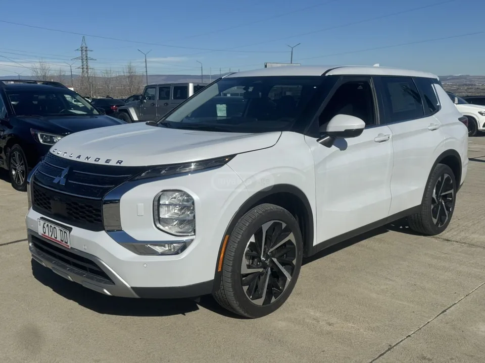 Mitsubishi Outlander 2024 — фото 1, купить с доставкой в Москву