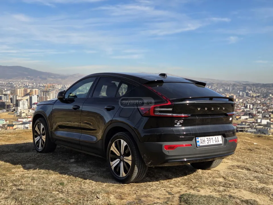 Volvo C40 Twin Plus 2023 — фото 1, купить с доставкой в Москву
