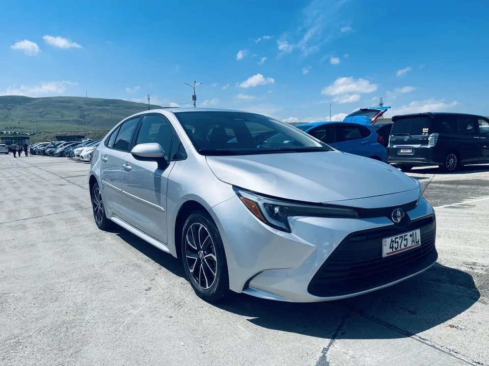 Toyota Corolla Hybrid 4x4 2024 — фото 1, купить с доставкой в Москву