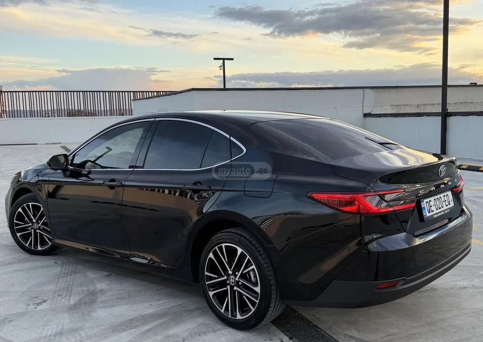 Toyota Camry 2025 — миниатюра 3