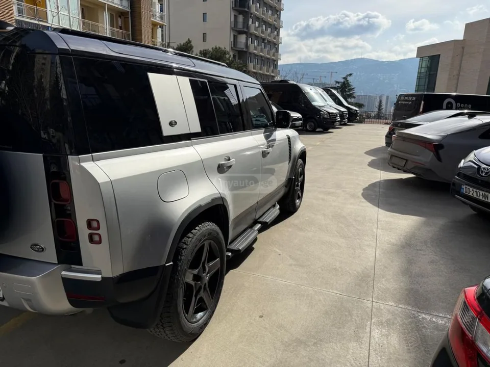 Land Rover Defender 110 2022 — миниатюра 2