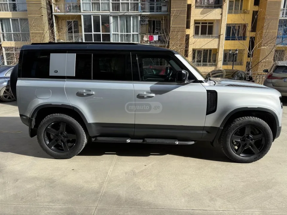 Land Rover Defender 110 2022 — фото 1, купить с доставкой в Москву