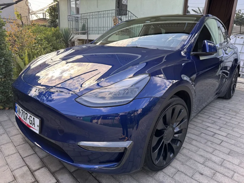 Tesla Model Y perfomenc 2023 — миниатюра 3