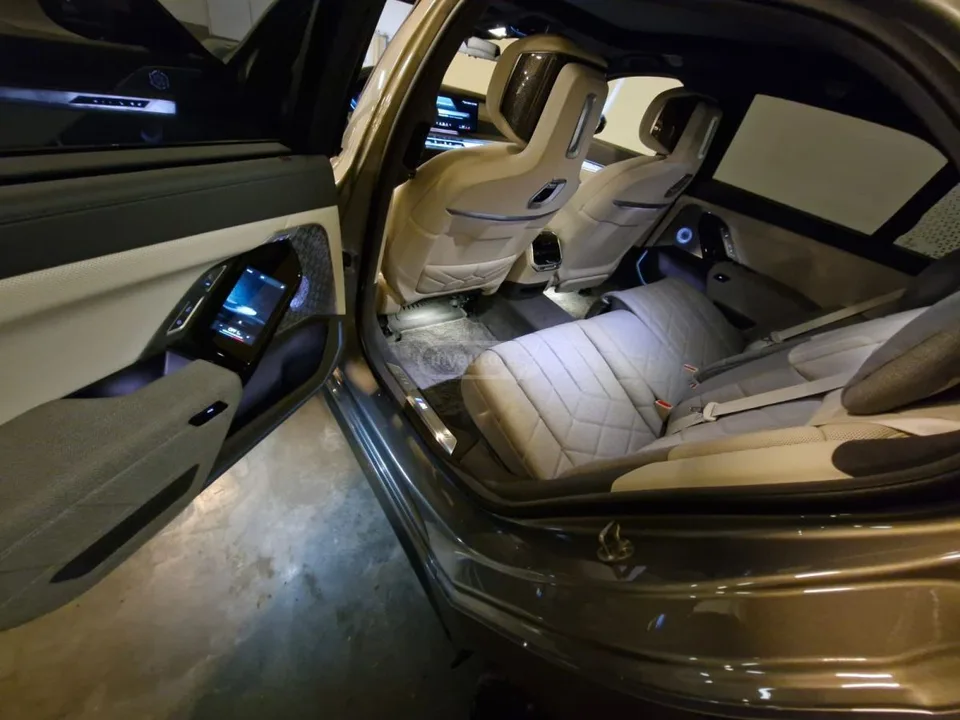 BMW I7 2022 — миниатюра 2