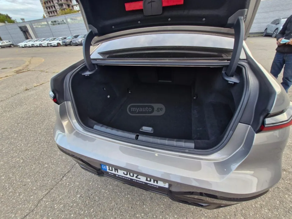 BMW I7 2022 — миниатюра 4