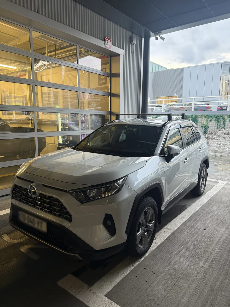 Toyota RAV 4 2025 — фото 1, купить с доставкой в Москву