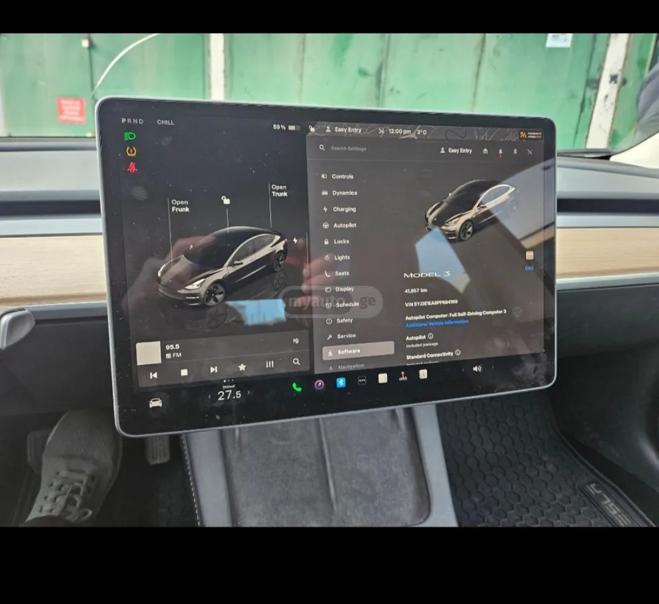 Tesla Model 3 2023 — миниатюра 3