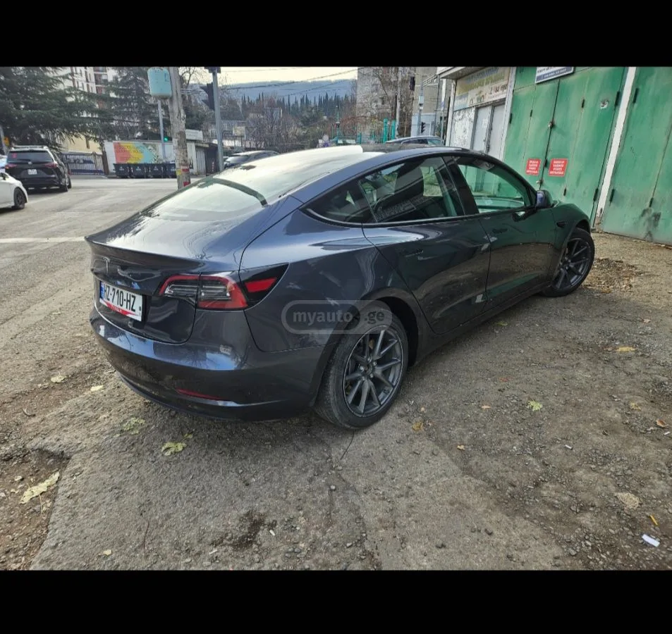 Tesla Model 3 2023 — миниатюра 4
