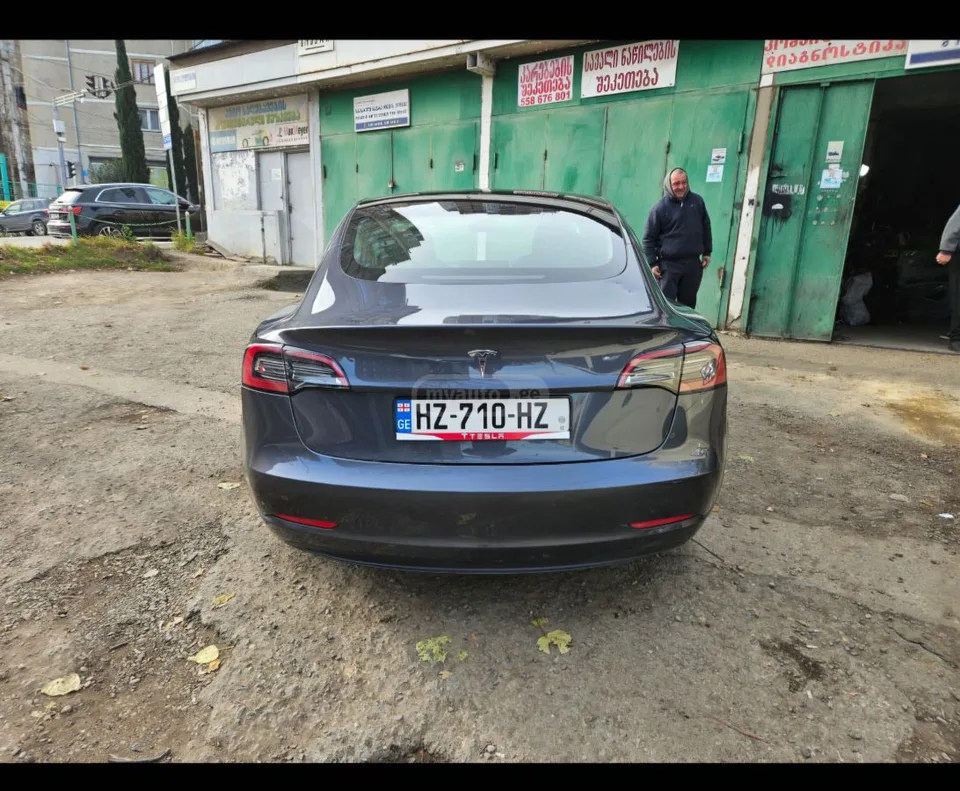 Tesla Model 3 2023 — миниатюра 5