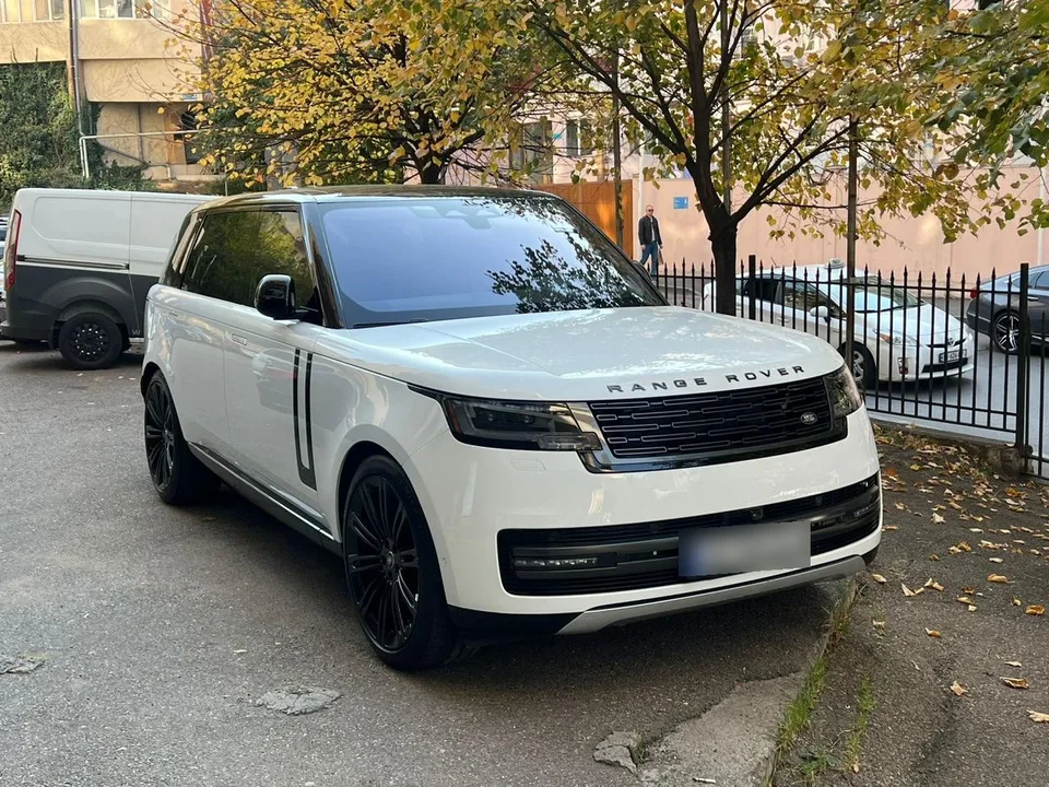 Land Rover Range Rover P530 SE 4dr All-Wheel Drive LW 2022 — миниатюра 3