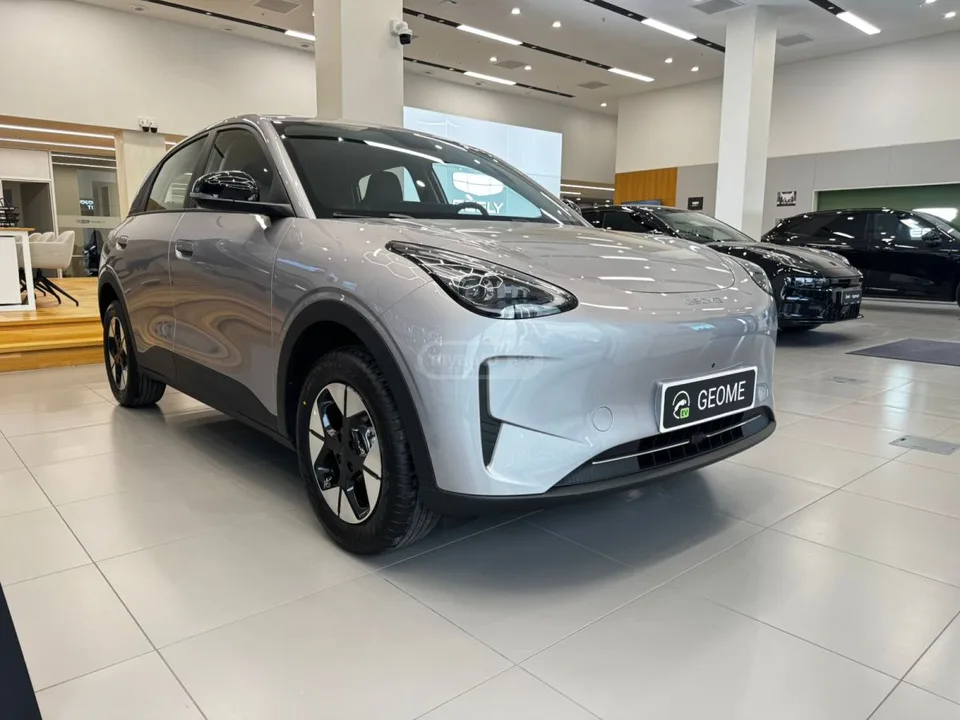 Geely Geometry C 2025 — миниатюра 2
